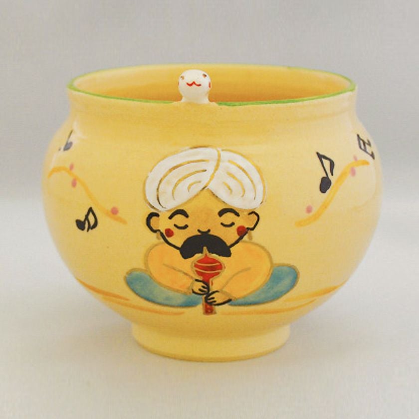 茶道具 抹茶茶碗（まっちゃちゃわん） 蛇使い 茶碗 竹中 洸祥 干支 巳（み、蛇、へび） 抹茶茶碗は茶の湯文化である表千家・裏千家の茶道具や抹茶を専門に扱う千紀園（せんきえん）が通販で販売しています。茶会また初心者向けのお稽古用にご利用いただける抹茶碗です。贈り物・ギフトにも人気です。