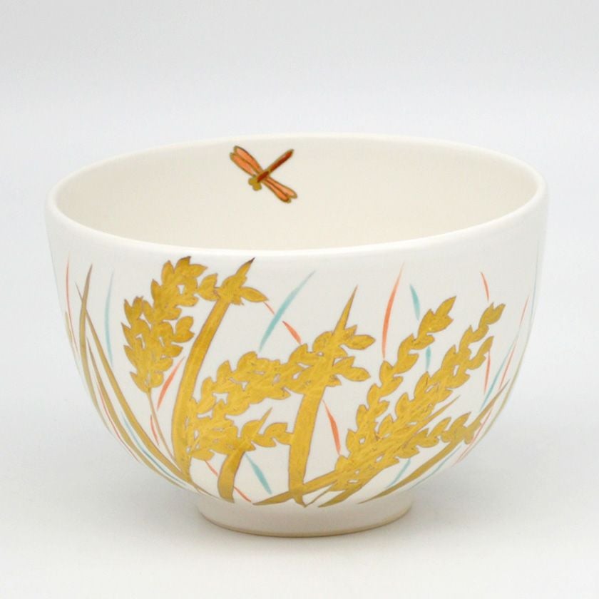 茶道具 抹茶茶碗（まっちゃちゃわん） 茶碗 白釉 稲穂に赤トンボ 山岡 善高 抹茶茶碗は茶の湯文化である表千家・裏千家の茶道具や抹茶を専門に扱う千紀園（せんきえん）が通販で販売しています。茶会また初心者向けのお稽古用にご利用いただける抹茶碗です。贈り物・ギフトにも人気です。