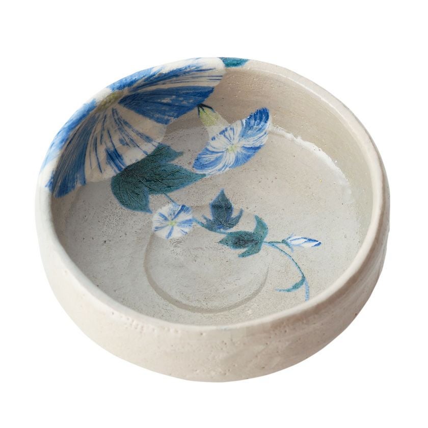 茶道具 平茶碗（ひらちゃわん） 季節茶碗 暁の海（朝顔） 吉村 楽入 抹茶茶碗は茶の湯文化である表千家・裏千家の茶道具や抹茶を専門に扱う千紀園（せんきえん）が通販で販売しています。茶会また初心者向けのお稽古用にご利用いただける抹茶碗です。贈り物・ギフトにも人気です。