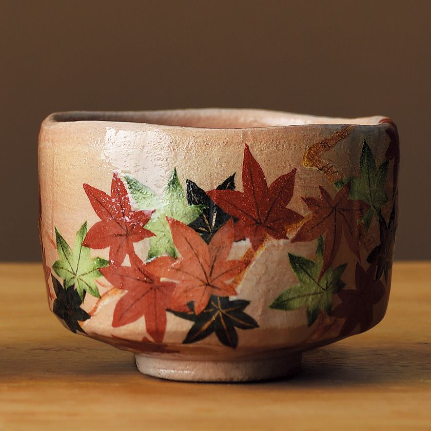 茶道具 抹茶茶碗（まっちゃちゃわん） 季節茶碗 楓の舞 吉村 楽入 抹茶茶碗は茶の湯文化である表千家・裏千家の茶道具や抹茶を専門に扱う千紀園（せんきえん）が通販で販売しています。茶会また初心者向けのお稽古用にご利用いただける抹茶碗です。贈り物・ギフトにも人気です。