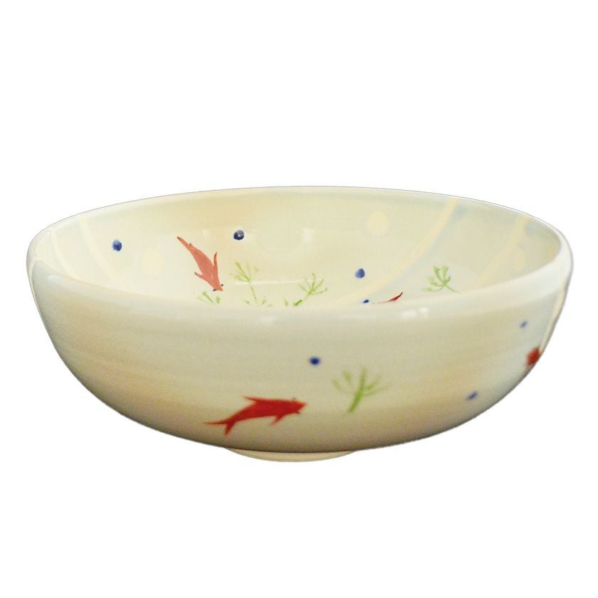 茶道具 平茶碗（ひらちゃわん） 色絵馬盥茶碗 目高（めだか） 八木 海峰 抹茶茶碗は茶の湯文化である表千家・裏千家の茶道具や抹茶を専門に扱う千紀園（せんきえん）が通販で販売しています。茶会また初心者向けのお稽古用にご利用いただける抹茶碗です。贈り物・ギフトにも人気です。