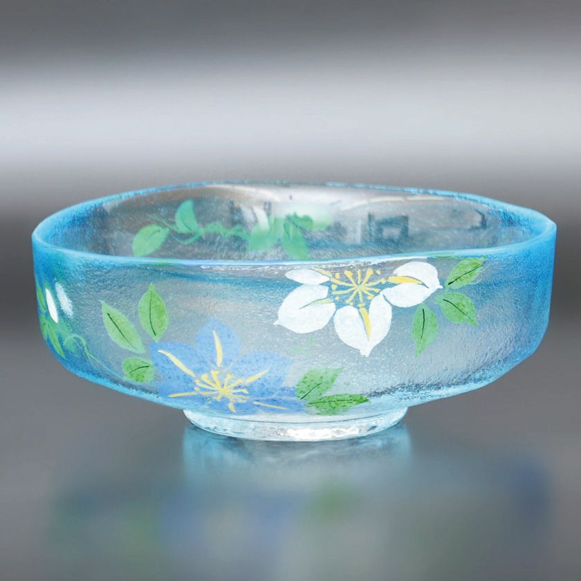 茶道具 平茶碗（ひらちゃわん） ガラス馬盥茶碗 鉄線 広畑 久仁彦 抹茶茶碗は茶の湯文化である表千家・裏千家の茶道具や抹茶を専門に扱う千紀園（せんきえん）が通販で販売しています。茶会また初心者向けのお稽古用にご利用いただける抹茶碗です。贈り物・ギフトにも人気です。