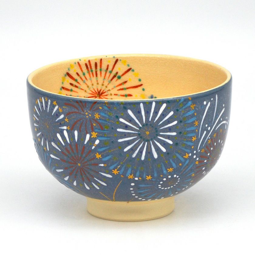 茶道具 抹茶茶碗（まっちゃちゃわん） 茶碗 花火 巌窯 抹茶茶碗は茶の湯文化である表千家・裏千家の茶道具や抹茶を専門に扱う千紀園（せんきえん）が通販で販売しています。茶会また初心者向けのお稽古用にご利用いただける抹茶碗です。贈り物・ギフトにも人気です。