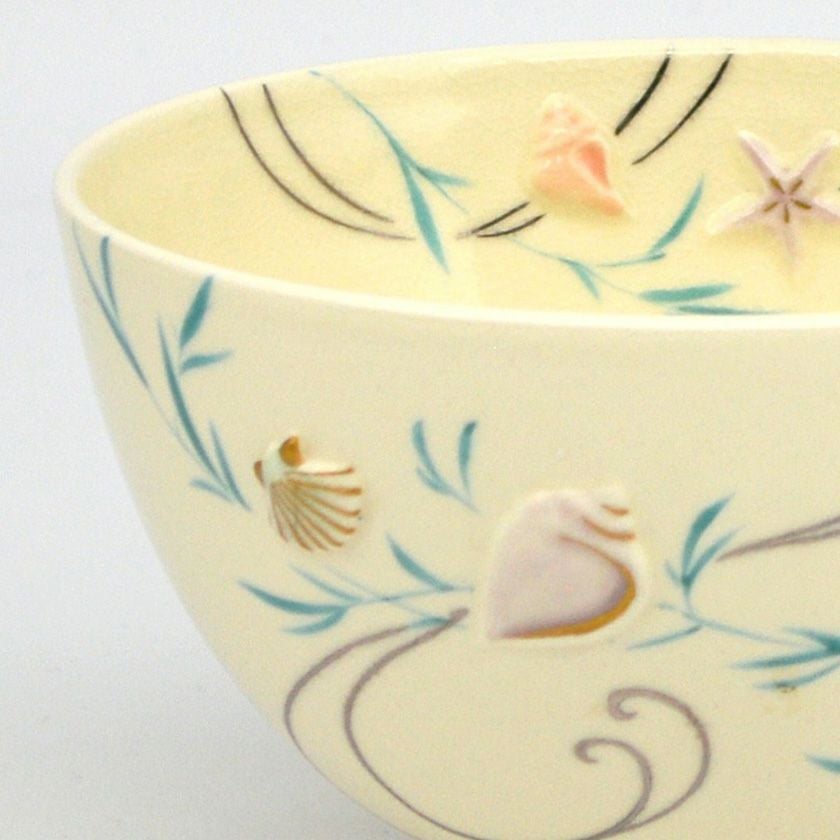 茶道具 抹茶茶碗（まっちゃちゃわん） 茶碗 浮彫 海松貝（ミル貝） 今岡 三四郎 抹茶茶碗は茶の湯文化である表千家・裏千家の茶道具や抹茶を専門に扱う千紀園（せんきえん）が通販で販売しています。茶会また初心者向けのお稽古用にご利用いただける抹茶碗です。贈り物・ギフトにも人気です。