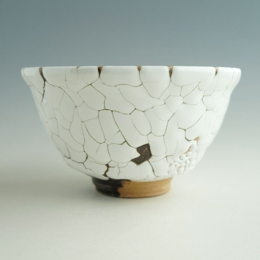 茶道具 抹茶茶碗（まっちゃちゃわん） 龍爪梅花皮 抹茶碗 壮大（そうだい） 日ノ出窯 岩崎政雄 抹茶茶碗は茶の湯文化である表千家・裏千家の茶道具や抹茶を専門に扱う千紀園（せんきえん）が通販で販売しています。茶会また初心者向けのお稽古用にご利用いただける抹茶碗です。贈り物・ギフトにも人気です。