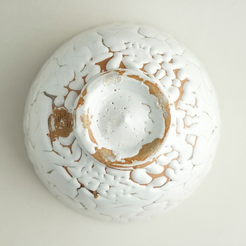 茶道具 抹茶茶碗（まっちゃちゃわん） 龍爪梅花皮 抹茶碗 光（ひかり） 日ノ出窯 岩崎政雄 抹茶茶碗は茶の湯文化である表千家・裏千家の茶道具や抹茶を専門に扱う千紀園（せんきえん）が通販で販売しています。茶会また初心者向けのお稽古用にご利用いただける抹茶碗です。贈り物・ギフトにも人気です。