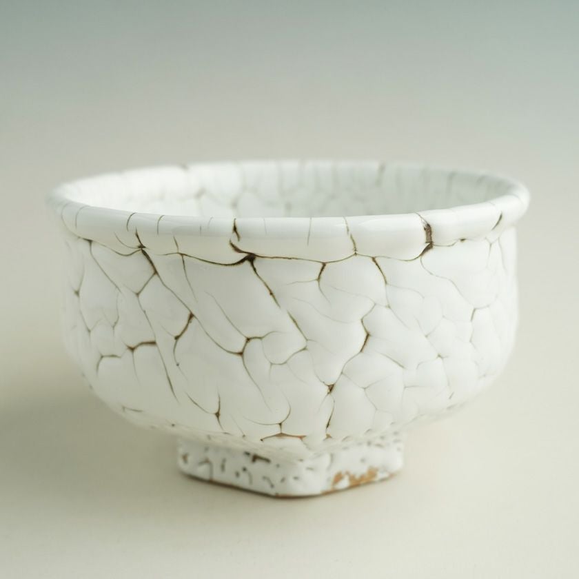 茶道具 抹茶茶碗（まっちゃちゃわん） 龍爪梅花皮 御所丸茶碗 日ノ出窯 岩崎政雄 抹茶茶碗は茶の湯文化である表千家・裏千家の茶道具や抹茶を専門に扱う千紀園（せんきえん）が通販で販売しています。茶会また初心者向けのお稽古用にご利用いただける抹茶碗です。贈り物・ギフトにも人気です。