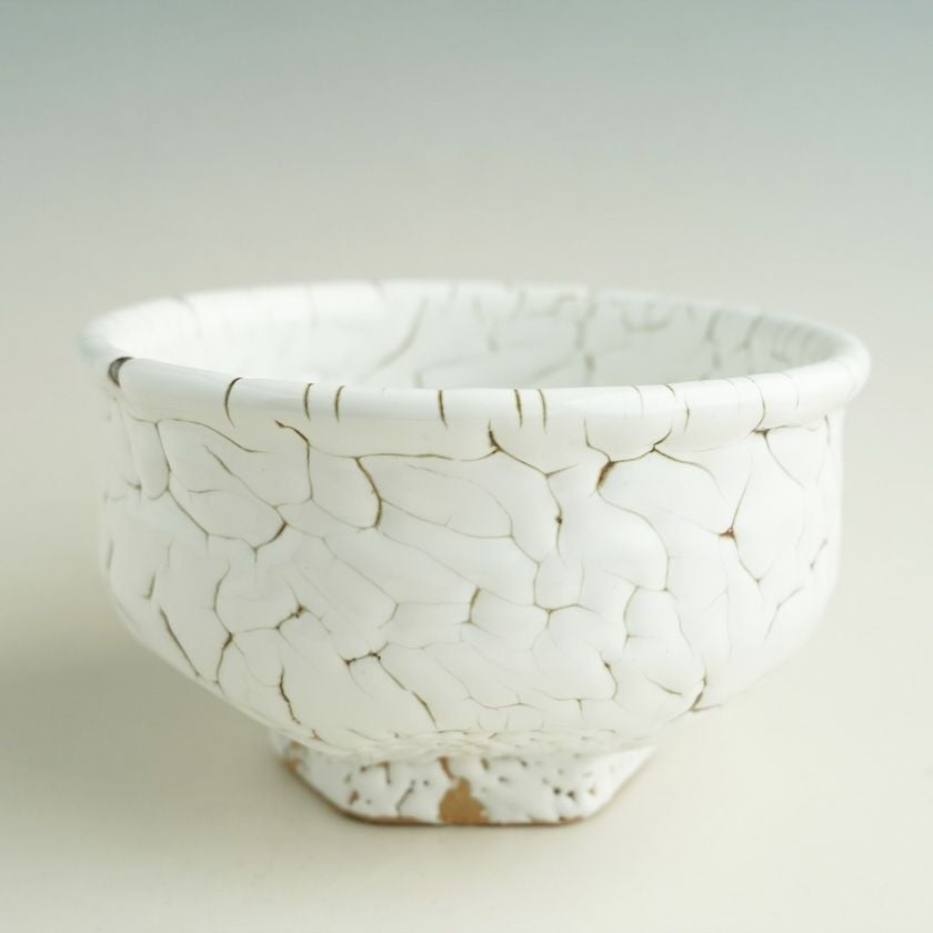 茶道具 抹茶茶碗（まっちゃちゃわん） 龍爪梅花皮 御所丸茶碗 日ノ出窯 岩崎政雄 抹茶茶碗は茶の湯文化である表千家・裏千家の茶道具や抹茶を専門に扱う千紀園（せんきえん）が通販で販売しています。茶会また初心者向けのお稽古用にご利用いただける抹茶碗です。贈り物・ギフトにも人気です。