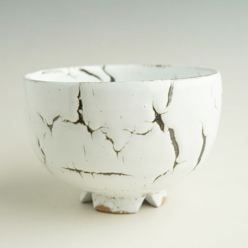 茶道具 抹茶茶碗（まっちゃちゃわん） 龍爪梅花皮 金海茶碗 日ノ出窯 岩崎政雄 抹茶茶碗は茶の湯文化である表千家・裏千家の茶道具や抹茶を専門に扱う千紀園（せんきえん）が通販で販売しています。茶会また初心者向けのお稽古用にご利用いただける抹茶碗です。贈り物・ギフトにも人気です。