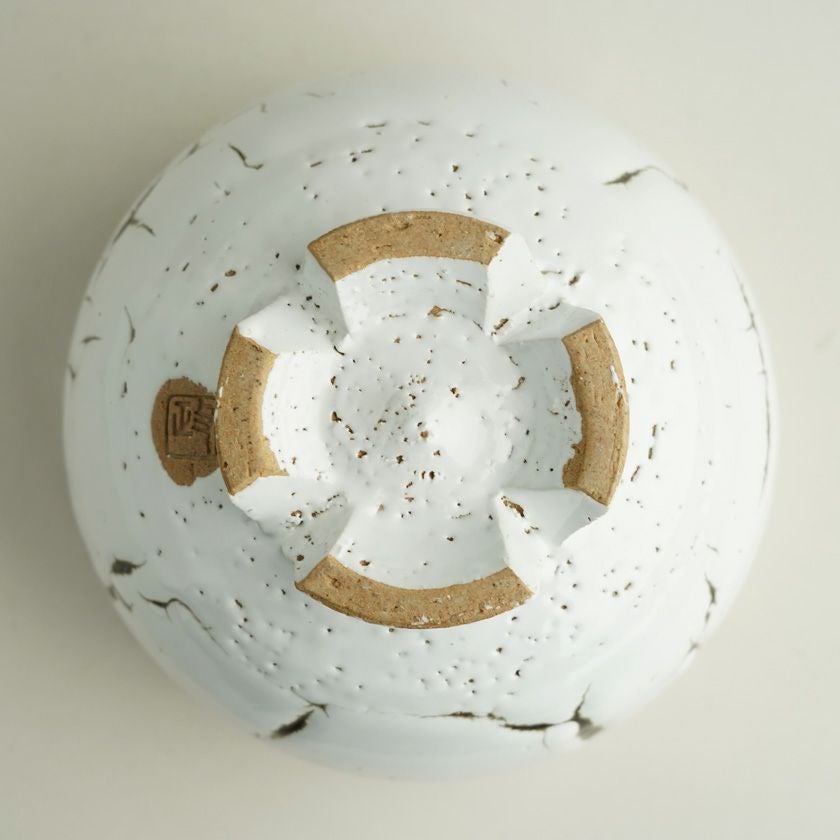 茶道具 抹茶茶碗（まっちゃちゃわん） 龍爪梅花皮 金海茶碗 日ノ出窯 岩崎政雄 抹茶茶碗は茶の湯文化である表千家・裏千家の茶道具や抹茶を専門に扱う千紀園（せんきえん）が通販で販売しています。茶会また初心者向けのお稽古用にご利用いただける抹茶碗です。贈り物・ギフトにも人気です。