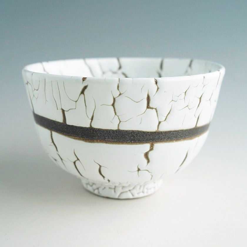 茶道具 抹茶茶碗（まっちゃちゃわん） 龍爪梅花皮 抹茶碗 一（いち） 日ノ出窯 岩崎政雄 抹茶茶碗は茶の湯文化である表千家・裏千家の茶道具や抹茶を専門に扱う千紀園（せんきえん）が通販で販売しています。茶会また初心者向けのお稽古用にご利用いただける抹茶碗です。贈り物・ギフトにも人気です。