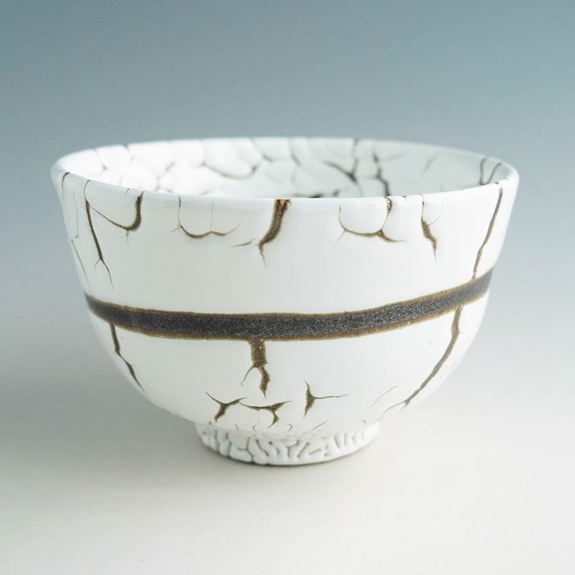 茶道具 抹茶茶碗（まっちゃちゃわん） 龍爪梅花皮 抹茶碗 一（いち） 日ノ出窯 岩崎政雄 抹茶茶碗は茶の湯文化である表千家・裏千家の茶道具や抹茶を専門に扱う千紀園（せんきえん）が通販で販売しています。茶会また初心者向けのお稽古用にご利用いただける抹茶碗です。贈り物・ギフトにも人気です。