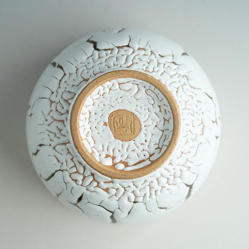 茶道具 抹茶茶碗（まっちゃちゃわん） 龍爪梅花皮 抹茶碗 一（いち） 日ノ出窯 岩崎政雄 抹茶茶碗は茶の湯文化である表千家・裏千家の茶道具や抹茶を専門に扱う千紀園（せんきえん）が通販で販売しています。茶会また初心者向けのお稽古用にご利用いただける抹茶碗です。贈り物・ギフトにも人気です。