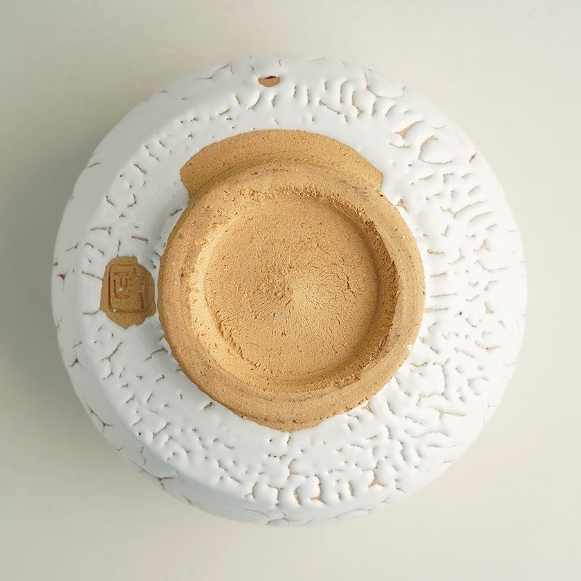 茶道具 抹茶茶碗（まっちゃちゃわん） 龍爪梅花皮 抹茶碗 豊（ゆたか） 日ノ出窯 岩崎政雄 抹茶茶碗は茶の湯文化である表千家・裏千家の茶道具や抹茶を専門に扱う千紀園（せんきえん）が通販で販売しています。茶会また初心者向けのお稽古用にご利用いただける抹茶碗です。贈り物・ギフトにも人気です。