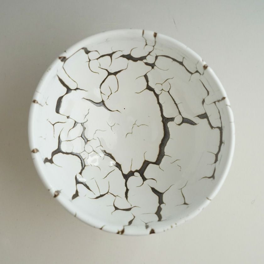 茶道具 抹茶茶碗（まっちゃちゃわん） 龍爪梅花皮 抹茶碗 閑（かん） 日ノ出窯 岩崎政雄 抹茶茶碗は茶の湯文化である表千家・裏千家の茶道具や抹茶を専門に扱う千紀園（せんきえん）が通販で販売しています。茶会また初心者向けのお稽古用にご利用いただける抹茶碗です。贈り物・ギフトにも人気です。