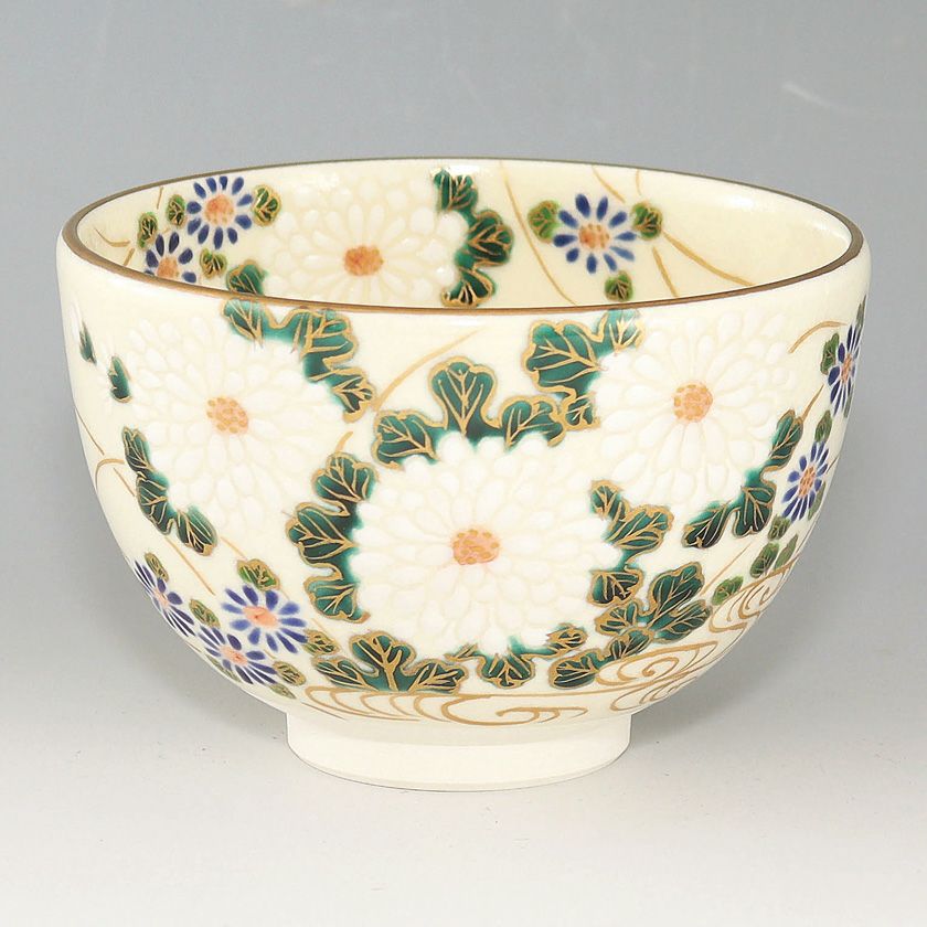 茶道具 抹茶茶碗（まっちゃちゃわん） 茶碗 色絵 菊 加藤 永起 抹茶茶碗は茶の湯文化である表千家・裏千家の茶道具や抹茶を専門に扱う千紀園（せんきえん）が通販で販売しています。茶会また初心者向けのお稽古用にご利用いただける抹茶碗です。贈り物・ギフトにも人気です。