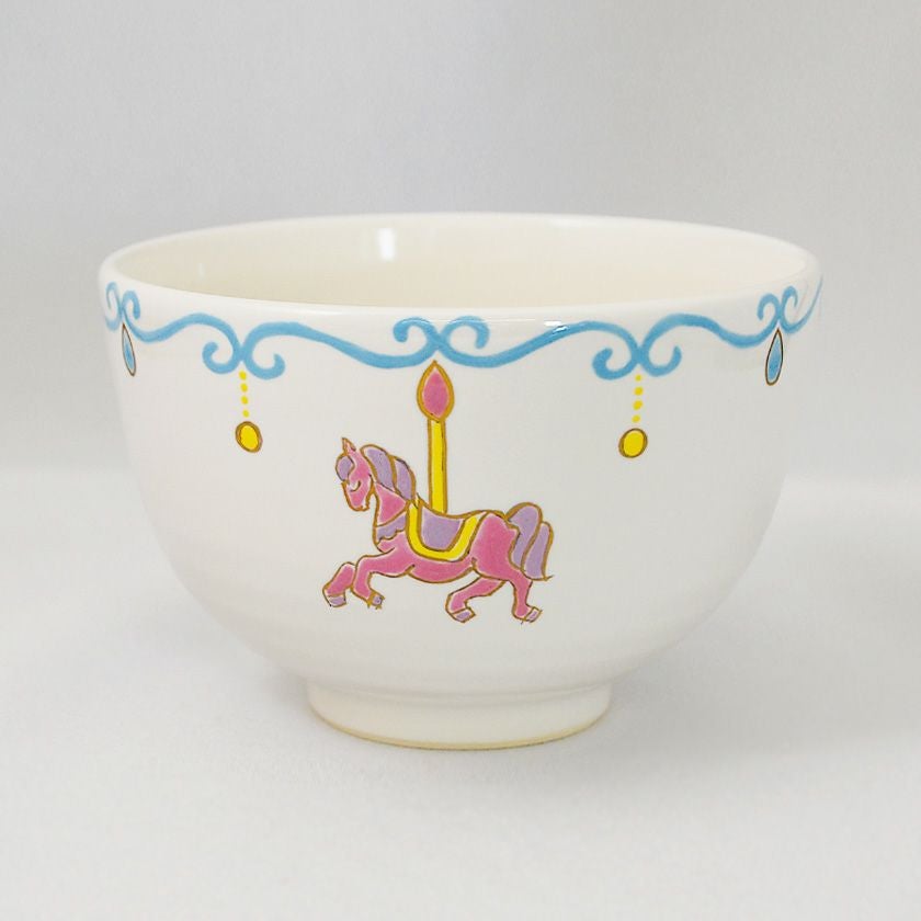 茶道具 抹茶茶碗（まっちゃちゃわん） 馬唐草 茶碗 山岡 善昇 干支 午（うま、馬） 抹茶茶碗は茶の湯文化である表千家・裏千家の茶道具や抹茶を専門に扱う千紀園（せんきえん）が通販で販売しています。茶会また初心者向けのお稽古用にご利用いただける抹茶碗です。贈り物・ギフトにも人気です。