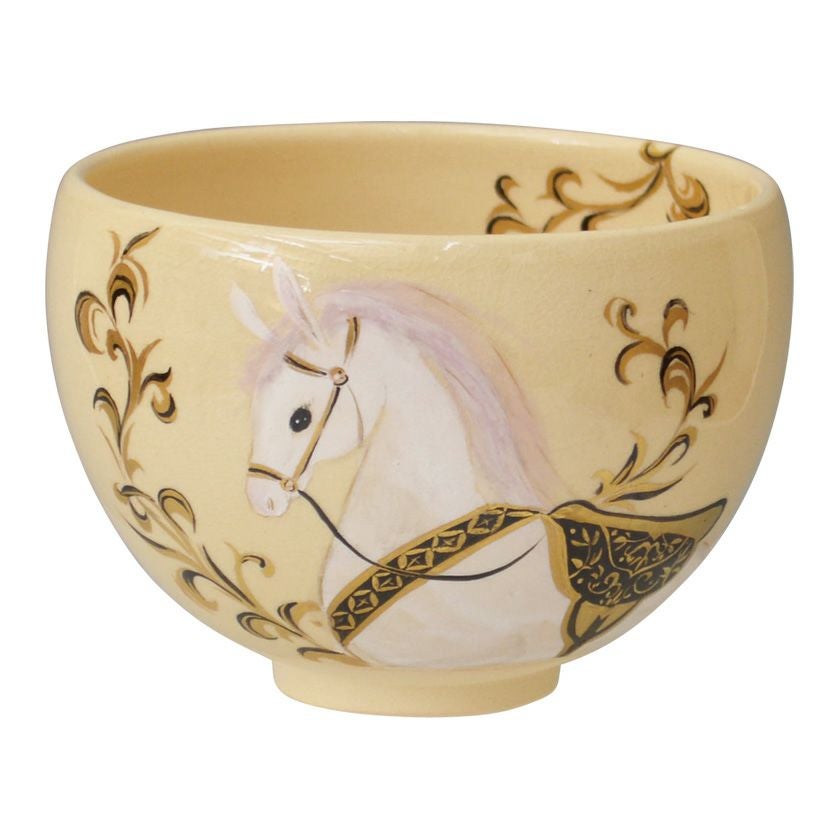 茶道具 抹茶茶碗（まっちゃちゃわん） 茶碗 金唐草に白馬 今岡 三四郎 干支 午（うま、馬） 抹茶茶碗は茶の湯文化である表千家・裏千家の茶道具や抹茶を専門に扱う千紀園（せんきえん）が通販で販売しています。茶会また初心者向けのお稽古用にご利用いただける抹茶碗です。贈り物・ギフトにも人気です。