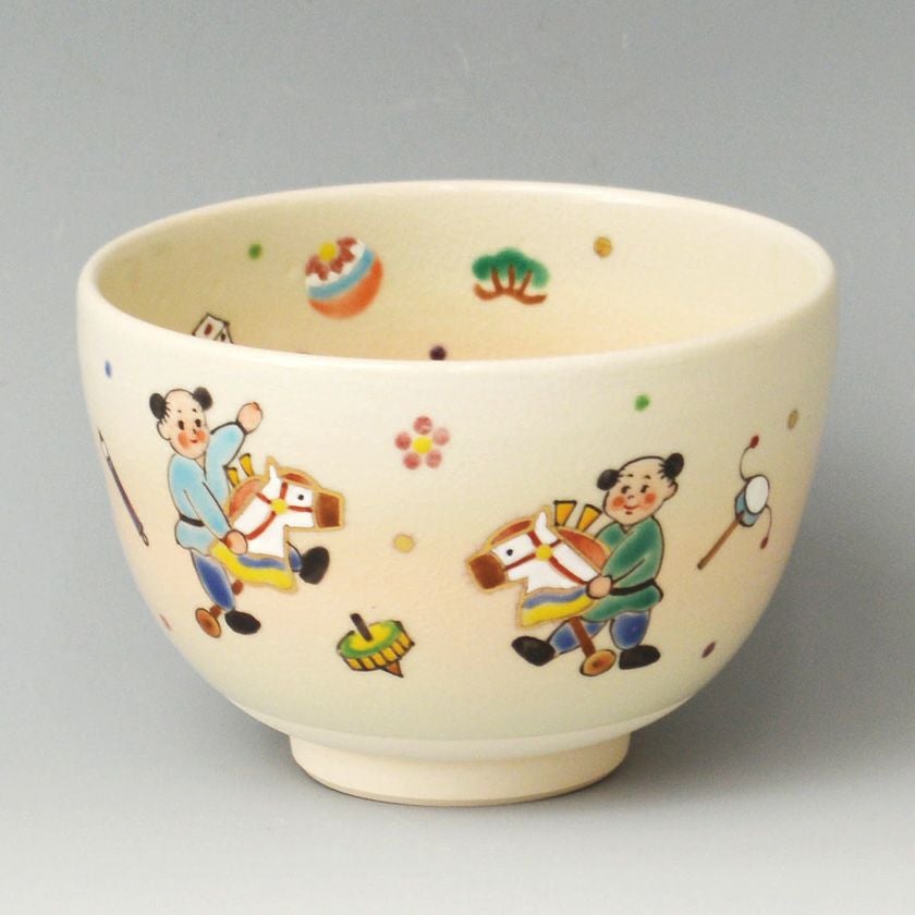 茶道具 抹茶茶碗（まっちゃちゃわん） 茶碗 色絵 玩具馬に唐子 加藤 起楽 干支 午（うま、馬） 抹茶茶碗は茶の湯文化である表千家・裏千家の茶道具や抹茶を専門に扱う千紀園（せんきえん）が通販で販売しています。茶会また初心者向けのお稽古用にご利用いただける抹茶碗です。贈り物・ギフトにも人気です。