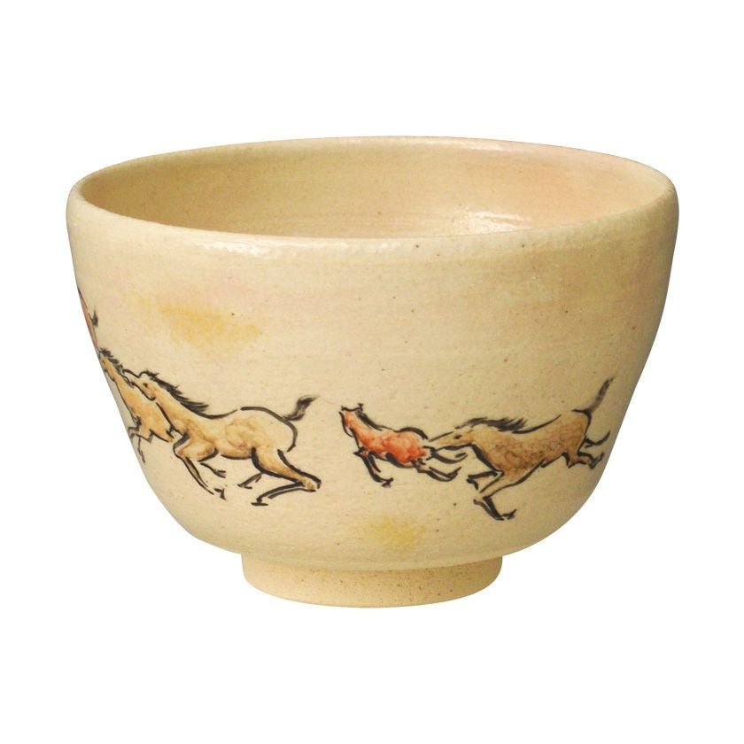 茶道具 抹茶茶碗（まっちゃちゃわん） 茶碗 色絵 馬九ゆく 八木 海峰 干支 午（うま、馬） 抹茶茶碗は茶の湯文化である表千家・裏千家の茶道具や抹茶を専門に扱う千紀園（せんきえん）が通販で販売しています。茶会また初心者向けのお稽古用にご利用いただける抹茶碗です。贈り物・ギフトにも人気です。