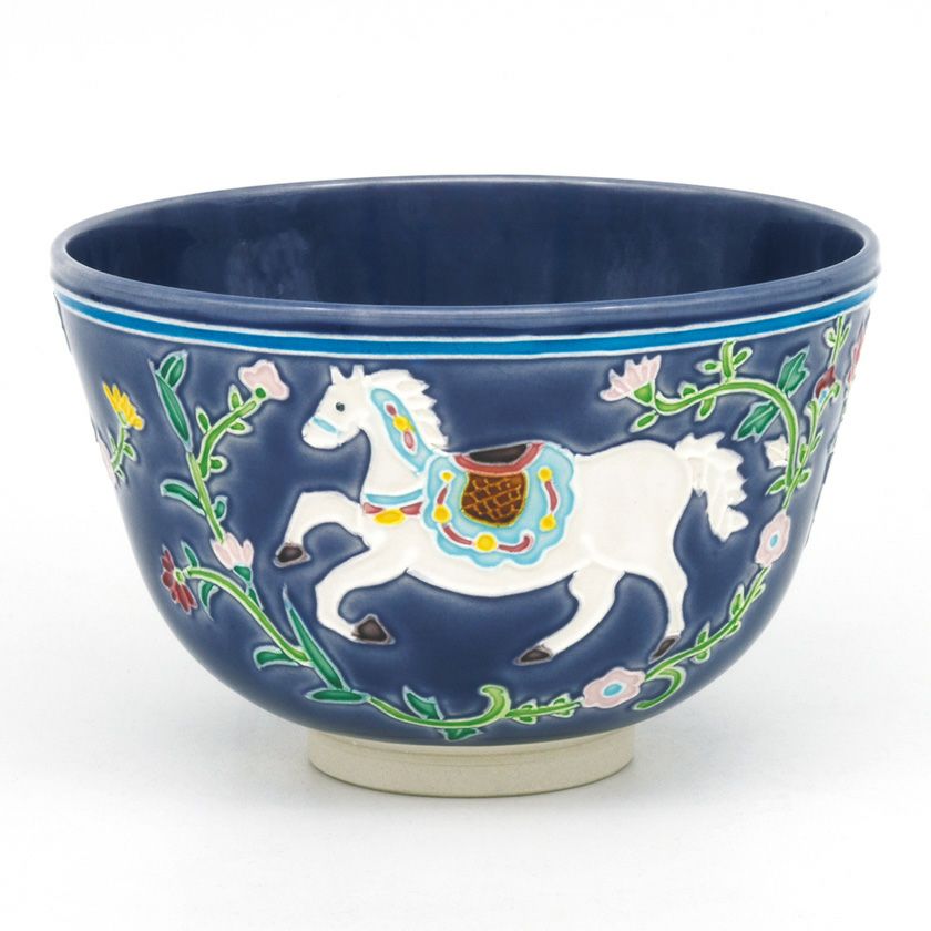 茶道具 抹茶茶碗（まっちゃちゃわん） 茶碗 紺紫交趾 白馬 中村 翠嵐 干支 午（うま、馬） 抹茶茶碗は茶の湯文化である表千家・裏千家の茶道具や抹茶を専門に扱う千紀園（せんきえん）が通販で販売しています。茶会また初心者向けのお稽古用にご利用いただける抹茶碗です。贈り物・ギフトにも人気です。
