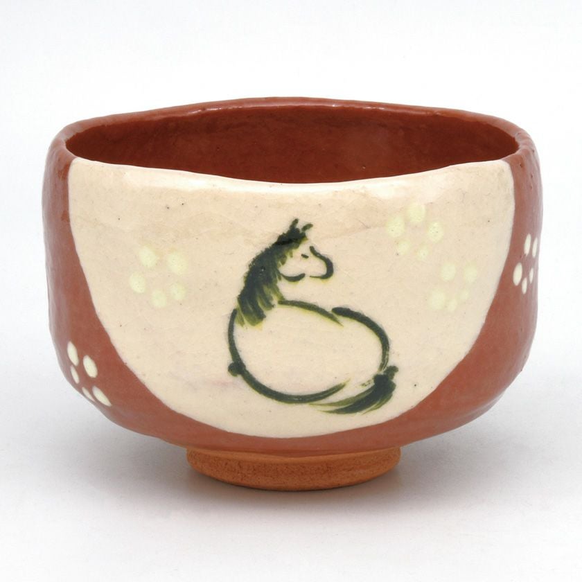 茶道具 楽茶碗（らくちゃわん） 茶碗 赤楽 梅紋左馬 松楽窯 干支 午（うま、馬） 抹茶茶碗は茶の湯文化である表千家・裏千家の茶道具や抹茶を専門に扱う千紀園（せんきえん）が通販で販売しています。茶会また初心者向けのお稽古用にご利用いただける抹茶碗です。贈り物・ギフトにも人気です。