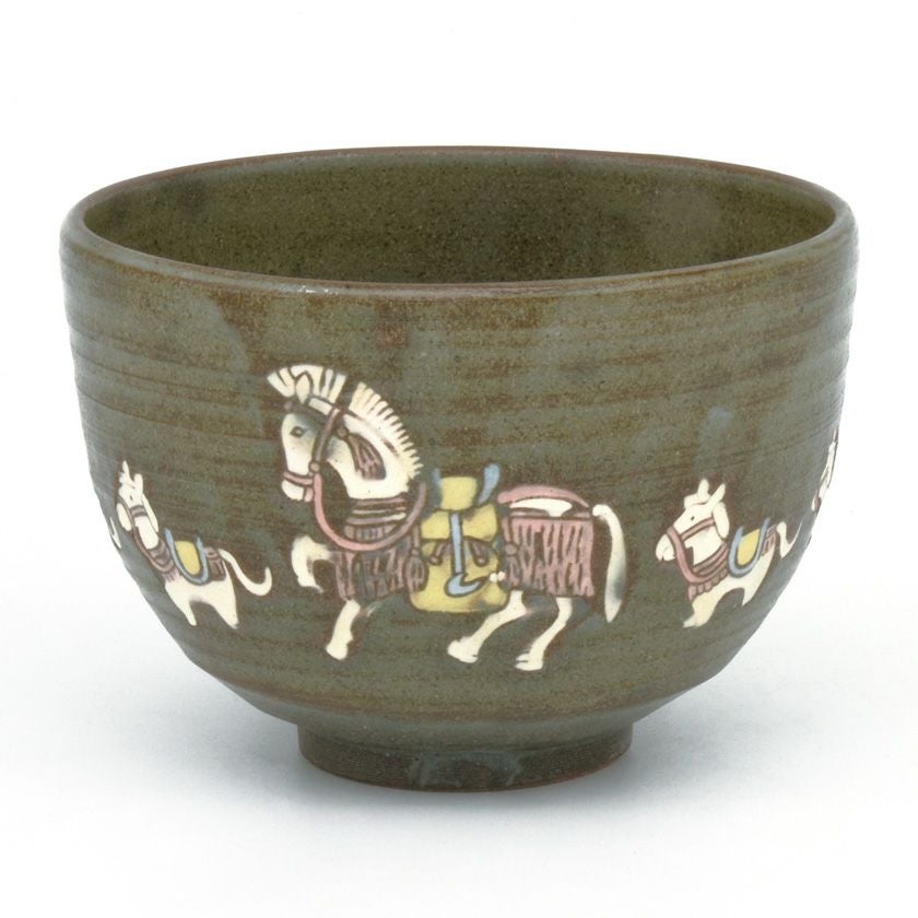 茶道具 抹茶茶碗（まっちゃちゃわん） 茶碗 色彩三島 飾り馬 今岡 妙見 干支 午（うま、馬） 抹茶茶碗は茶の湯文化である表千家・裏千家の茶道具や抹茶を専門に扱う千紀園（せんきえん）が通販で販売しています。茶会また初心者向けのお稽古用にご利用いただける抹茶碗です。贈り物・ギフトにも人気です。