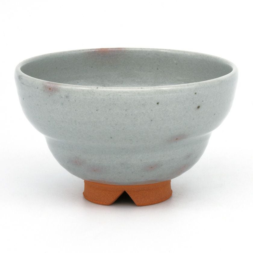 茶道具 抹茶茶碗（まっちゃちゃわん） 茶碗 灰釉 左馬の字 西尾 香舟 干支 午（うま、馬） 抹茶茶碗は茶の湯文化である表千家・裏千家の茶道具や抹茶を専門に扱う千紀園（せんきえん）が通販で販売しています。茶会また初心者向けのお稽古用にご利用いただける抹茶碗です。贈り物・ギフトにも人気です。