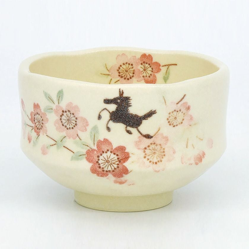 茶道具 小茶碗（こちゃわん） 小茶碗 桜花跳馬 豊窯 干支 午（うま、馬） 抹茶茶碗は茶の湯文化である表千家・裏千家の茶道具や抹茶を専門に扱う千紀園（せんきえん）が通販で販売しています。茶会また初心者向けのお稽古用にご利用いただける抹茶碗です。贈り物・ギフトにも人気です。