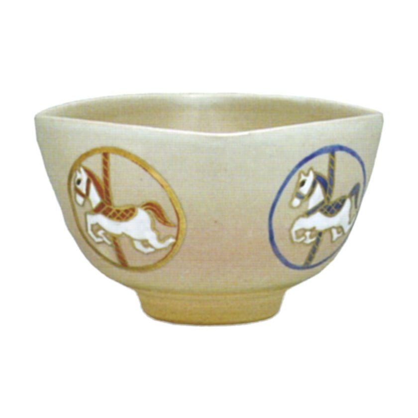 茶道具 抹茶茶碗（まっちゃちゃわん） 四方 丸紋 回転木馬 茶碗 前田 瑞雲 干支 午（うま、馬） 抹茶茶碗は茶の湯文化である表千家・裏千家の茶道具や抹茶を専門に扱う千紀園（せんきえん）が通販で販売しています。茶会また初心者向けのお稽古用にご利用いただける抹茶碗です。贈り物・ギフトにも人気です。