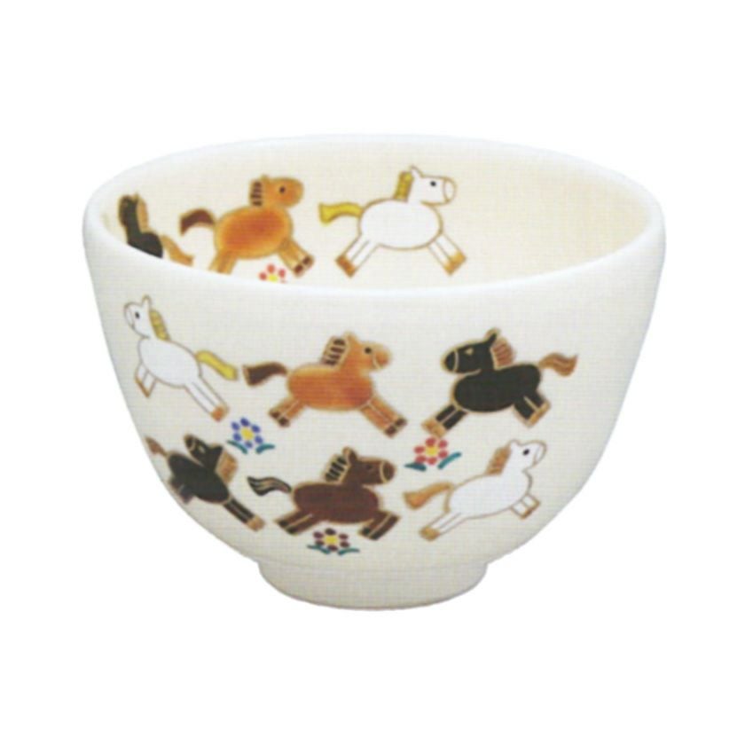 茶道具 抹茶茶碗（まっちゃちゃわん） 馬九ゆく 茶碗 加藤 仁犀（にんさい） 干支 午（うま、馬） 抹茶茶碗は茶の湯文化である表千家・裏千家の茶道具や抹茶を専門に扱う千紀園（せんきえん）が通販で販売しています。茶会また初心者向けのお稽古用にご利用いただける抹茶碗です。贈り物・ギフトにも人気です。
