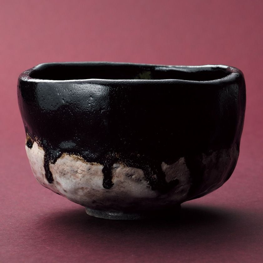 茶道具 楽茶碗（らくちゃわん） 黒楽流し釉茶碗 萬福堂楽入 抹茶茶碗は茶の湯文化である表千家・裏千家の茶道具や抹茶を専門に扱う千紀園（せんきえん）が通販で販売しています。茶会また初心者向けのお稽古用にご利用いただける抹茶碗です。贈り物・ギフトにも人気です。