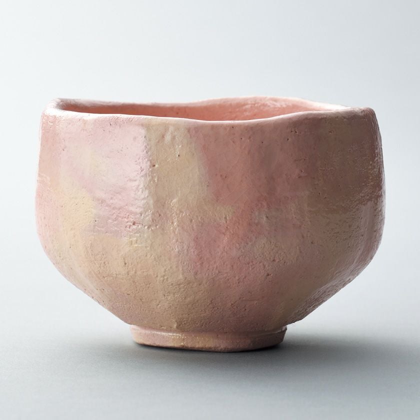 茶道具 楽茶碗（らくちゃわん） 紅楽茶碗 萬福堂楽入 抹茶茶碗は茶の湯文化である表千家・裏千家の茶道具や抹茶を専門に扱う千紀園（せんきえん）が通販で販売しています。茶会また初心者向けのお稽古用にご利用いただける抹茶碗です。贈り物・ギフトにも人気です。