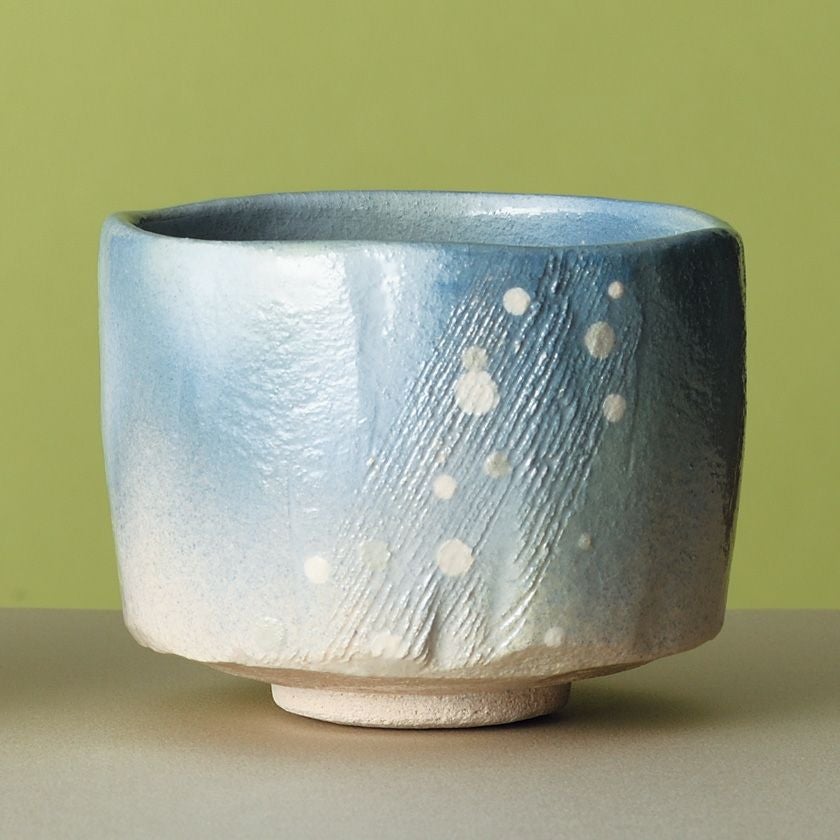 茶道具 抹茶茶碗（まっちゃちゃわん） 季節茶碗 雨粒 吉村 楽入 抹茶茶碗は茶の湯文化である表千家・裏千家の茶道具や抹茶を専門に扱う千紀園（せんきえん）が通販で販売しています。茶会また初心者向けのお稽古用にご利用いただける抹茶碗です。贈り物・ギフトにも人気です。