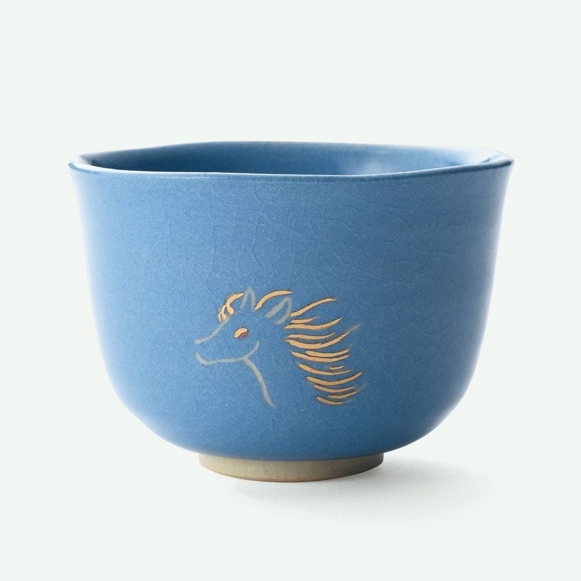 茶道具 抹茶茶碗（まっちゃちゃわん） 万能碗 馬 楽入窯 干支 午（うま、馬） 抹茶茶碗は茶の湯文化である表千家・裏千家の茶道具や抹茶を専門に扱う千紀園（せんきえん）が通販で販売しています。茶会また初心者向けのお稽古用にご利用いただける抹茶碗です。贈り物・ギフトにも人気です。