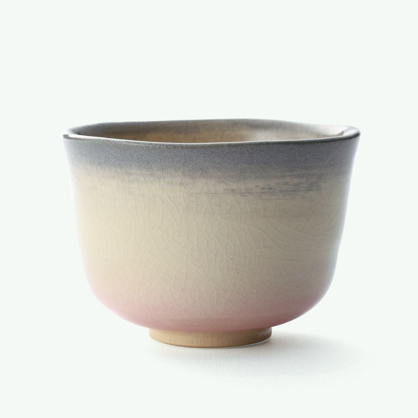 茶道具 抹茶茶碗（まっちゃちゃわん） 万能碗 春の足音 楽入窯 抹茶茶碗は茶の湯文化である表千家・裏千家の茶道具や抹茶を専門に扱う千紀園（せんきえん）が通販で販売しています。茶会また初心者向けのお稽古用にご利用いただける抹茶碗です。贈り物・ギフトにも人気です。